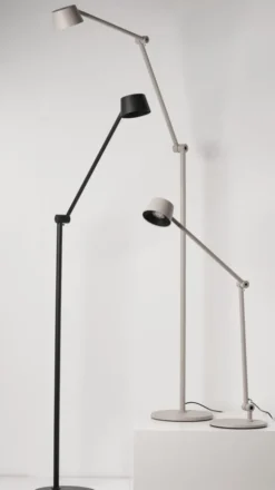 Antidark Direction F2 gulvlampe, grå
