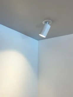 Antidark SpotOn spotlampe, hvid