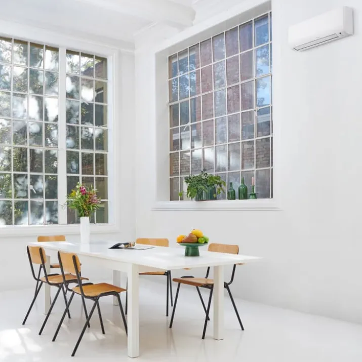 Daikin Comfora 25 luft til luft varmepumpesæt, 4 kW