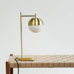 Dyberg Larsen Caen bordlampe