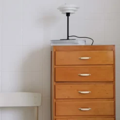 Dyberg Larsen DL20 bordlampe, sort/opal