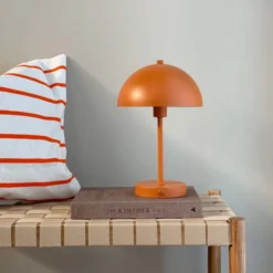 Dyberg Larsen Stockholm genopladelig bordlampe, orange