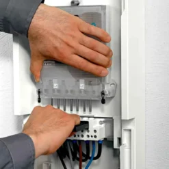 Hager Gamma GA40F målerramme for stikbenstilslutning, hvid