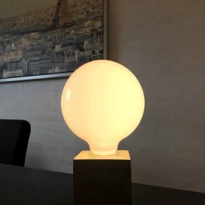 Halo Design Colors E27 globepære, 2700K, 6,5W, Ø12,5 cm