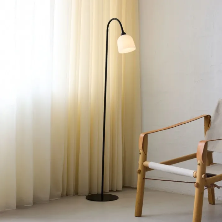 Halo Design Glow gulvlampe, opal/sort, 1-arm