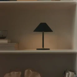 Halo Design Hygge genopladelig bordlampe, H20 cm, sort