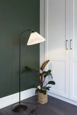 Halo Design Medina gulvlampe, sort