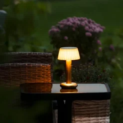 Konstsmide Grasse genopladelig bordlampe