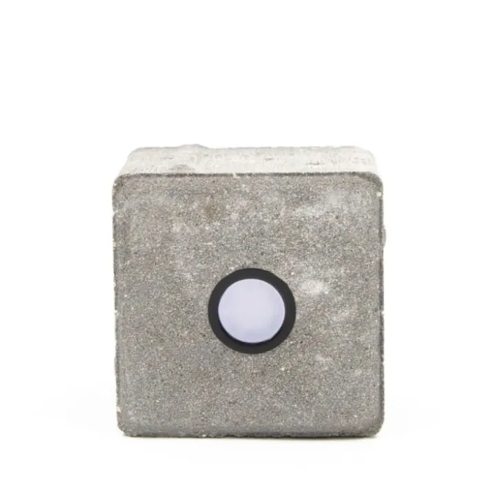 Light By Juhl betonflise med Cosmos sort spot, 10x10x6 cm, grå