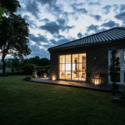 Light By Juul betonflise med Cosmos spot, grå, 20x20x5 cm