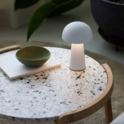 Nielsen Light Move Me genopladelig bordlampe, hvid