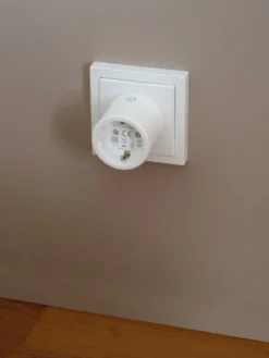 Osram Smart+ Wifi Matter stikprop med energimåler, hvid