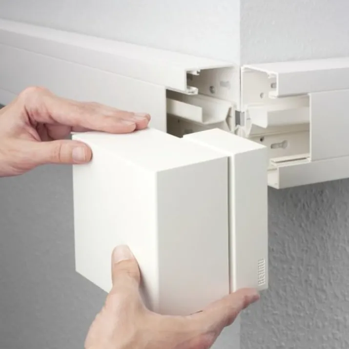 Rehau Signa installationskanal med låg, 70/130 mm, perlehvid