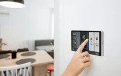 Shelly X2i vægdisplay, Bluetooth & Wi-Fi, sølv