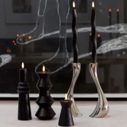 Sirius Sille Nordic Sculpture Kegle kunstig stearinlys, sort